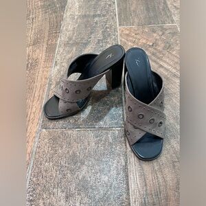 Simply Vera by Vera wang woman heel size 8